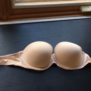 Strappless push up bra